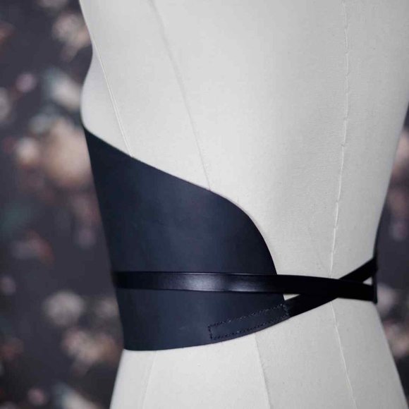 Dehanche Inspired Leather Corset Belt with Tie Straps - Picture 5 of 11